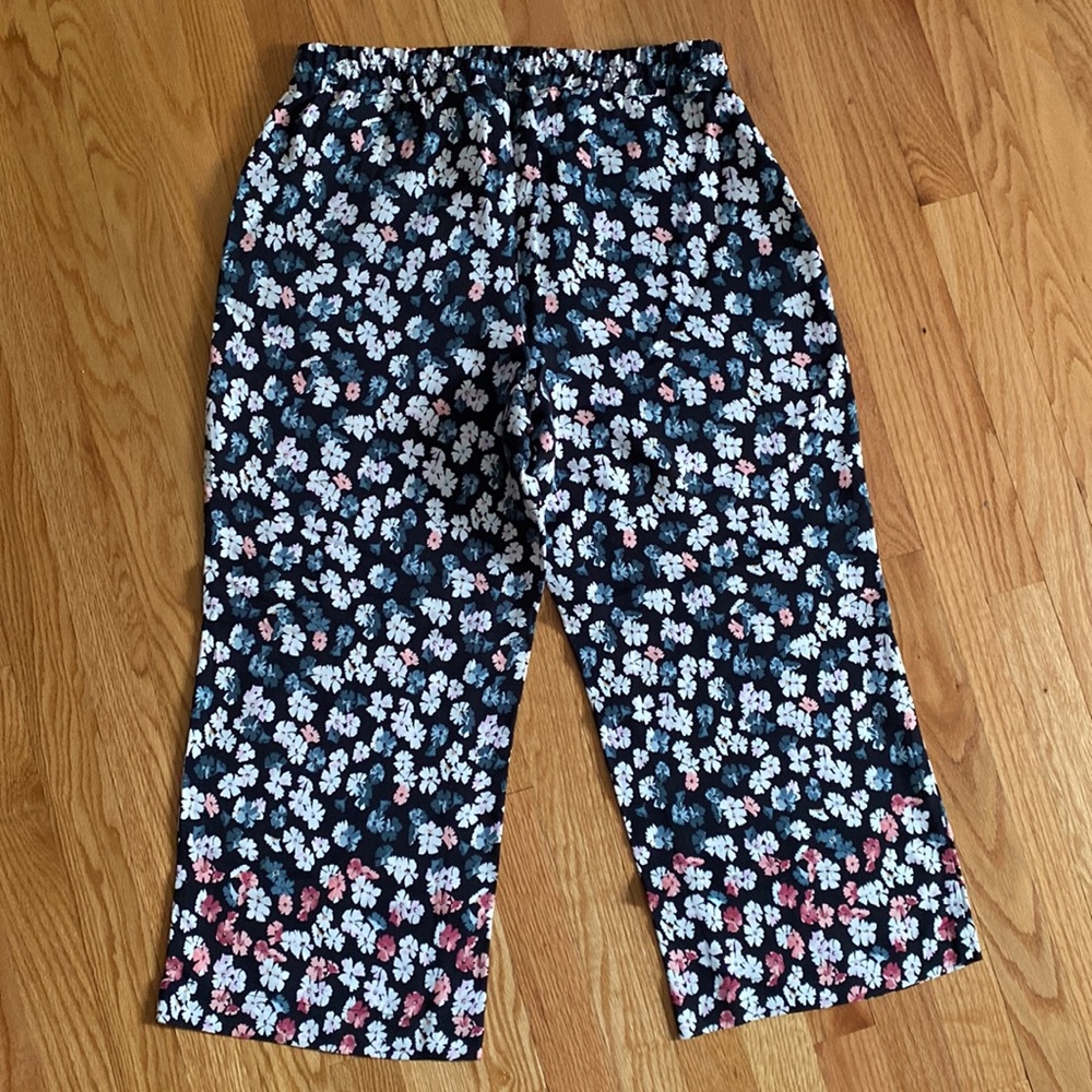 LOFT petite fluid, wide leg crop pants with functional pockets and drawstring - Picture 2 of 7